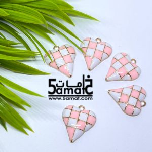 دلايه ملونه   -قلب كاروه ابيض في بينك-  قطعه واحده
