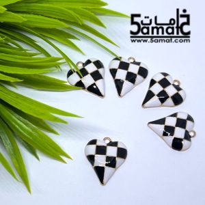 دلايه ملونه   -قلب كاروه ابيض في اسود –  قطعه واحده