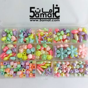 طقم ♥الخرز الوان باستيل صدفيه مع حروف مكعبات ♥  منظم مستطيل10*17 ارتفاع 2 سم  +10 انواع خرز متنوع + حروف و لولي ألوان