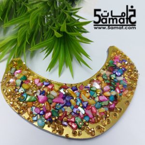 طوق كردان كبير هاندميد قطعه فريده غير متكرره  بالأحجار والصدف عرض 12.5 سم سمك 7 ملم